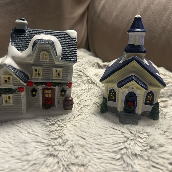 Charming Holiday Village House and Church Set - Picture 1 of 7